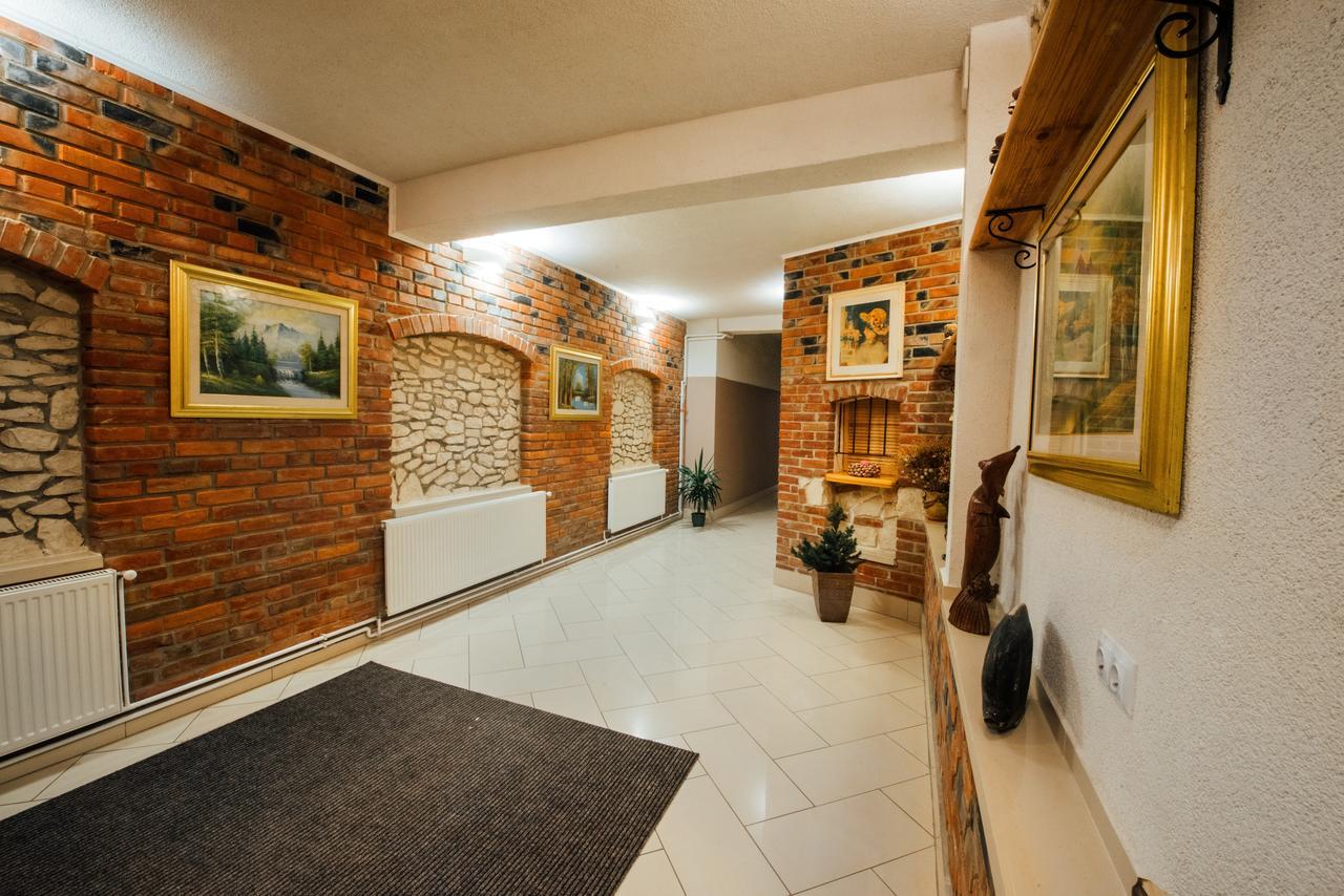 Hotel Orzel Zamość エクステリア 写真